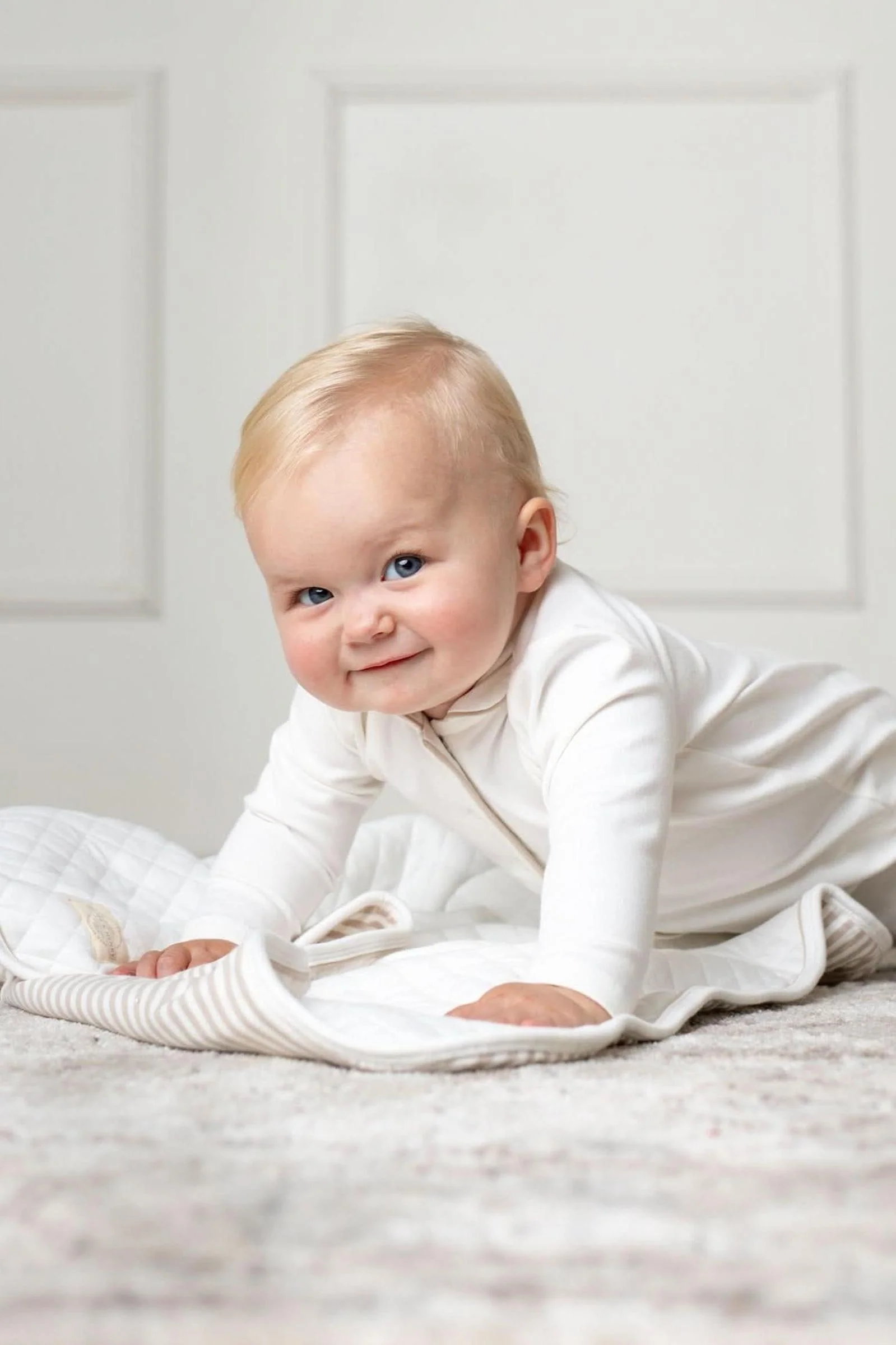 Hope & Henry 3-Piece Organic Cotton Knit Gift Set for Babies, White & Taupe, 0-12M - Image 3