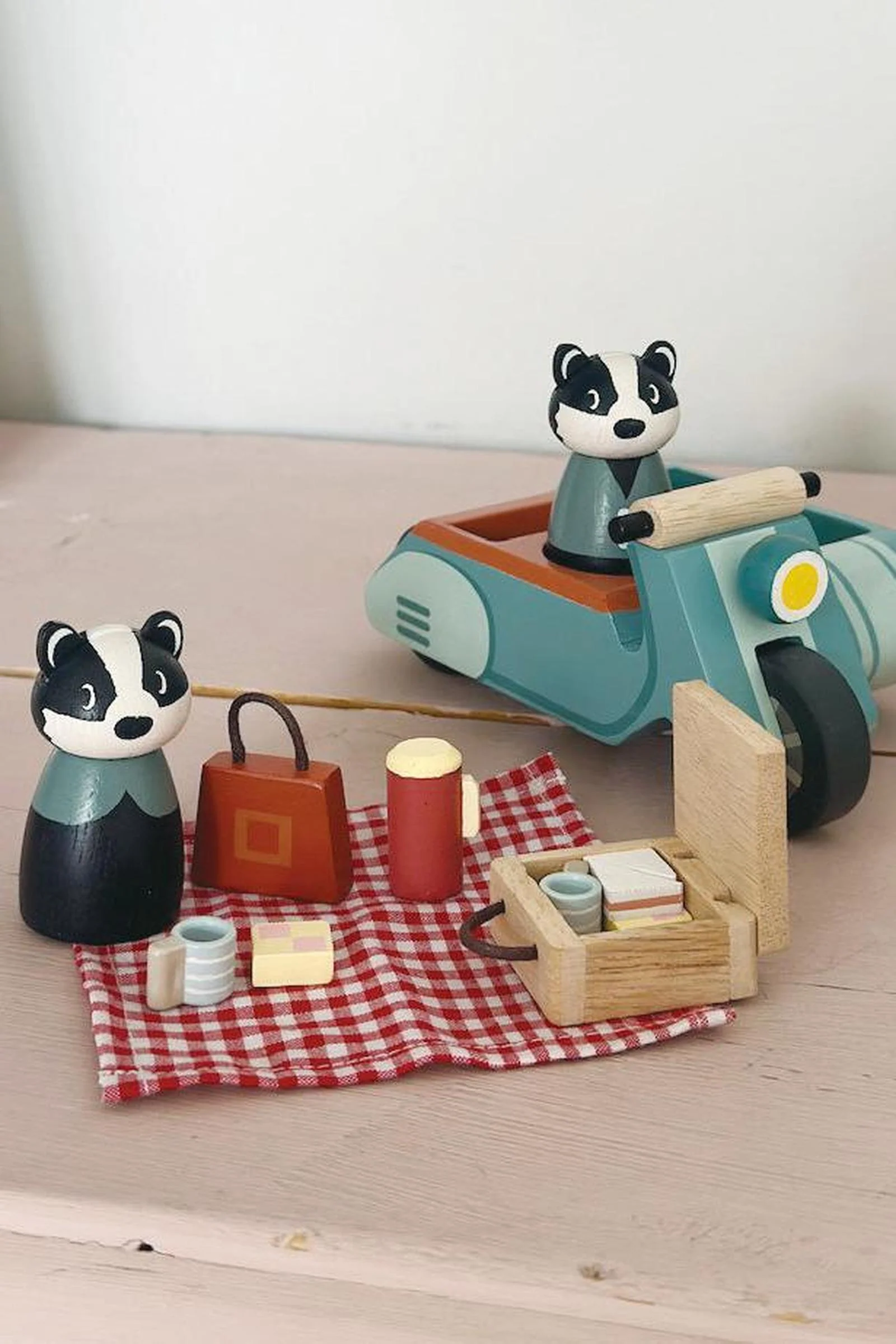 Tender Leaf Wooden Toys, Badger Picnic Motorbike Ride - Image 10