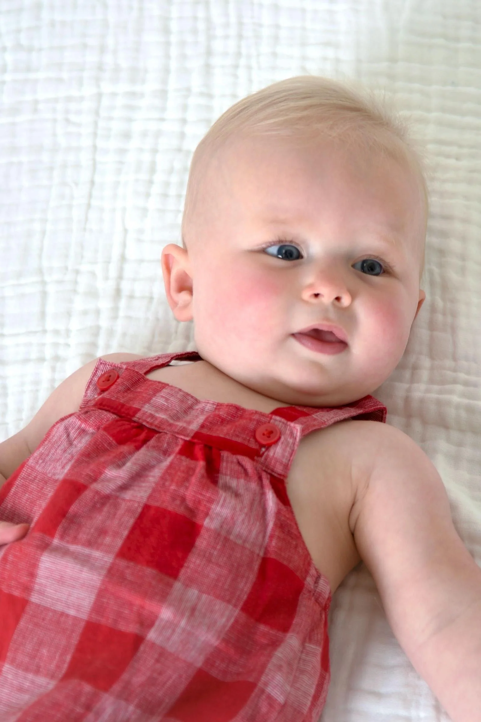 Hope & Henry Organic Cotton Seersucker Bubble Romper, Red Pencil Check,  Baby - Image 3