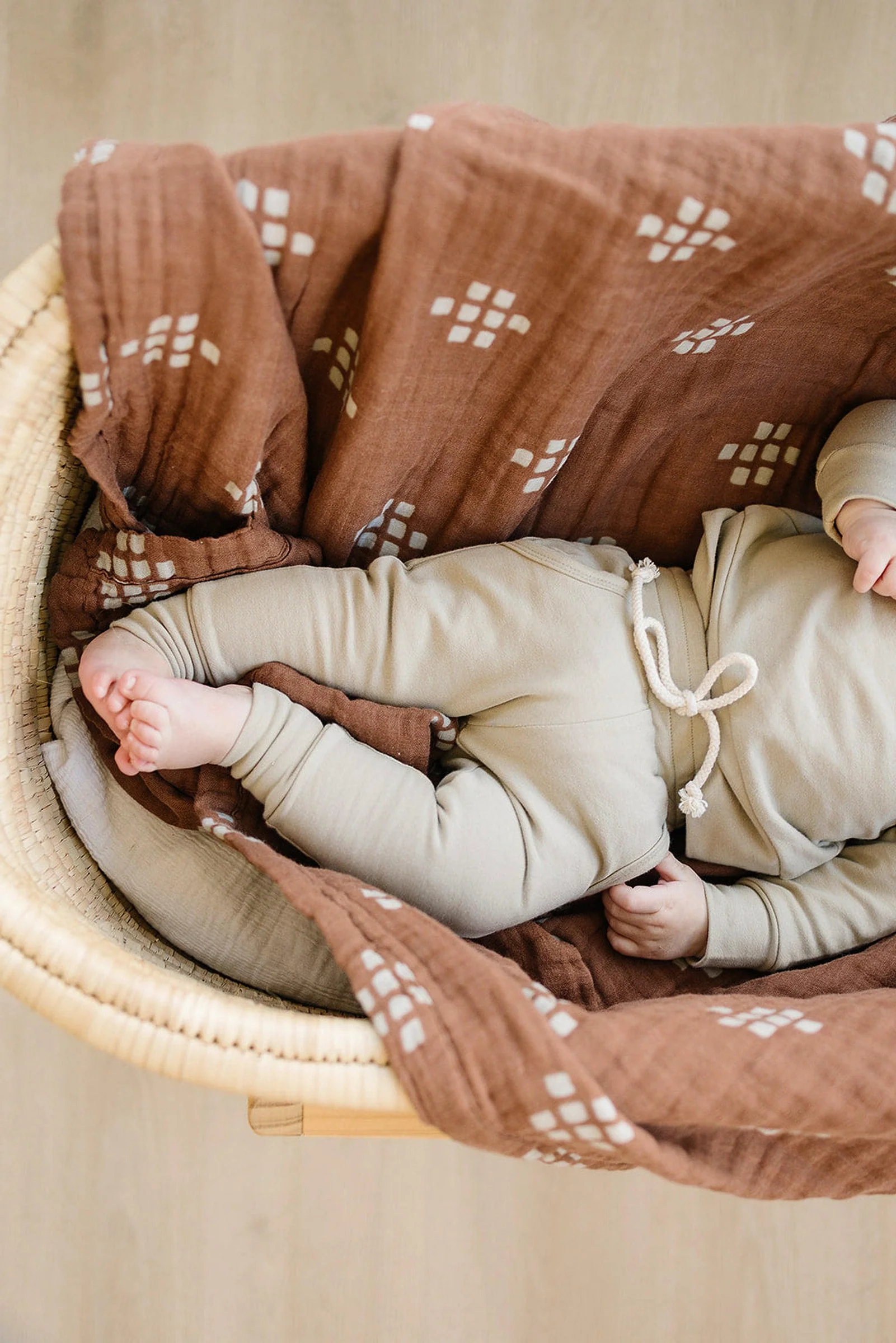 Mebie Baby Chestnut Textiles Muslin Crib Quilt, 100% Cotton, Baby Essentials - Image 6