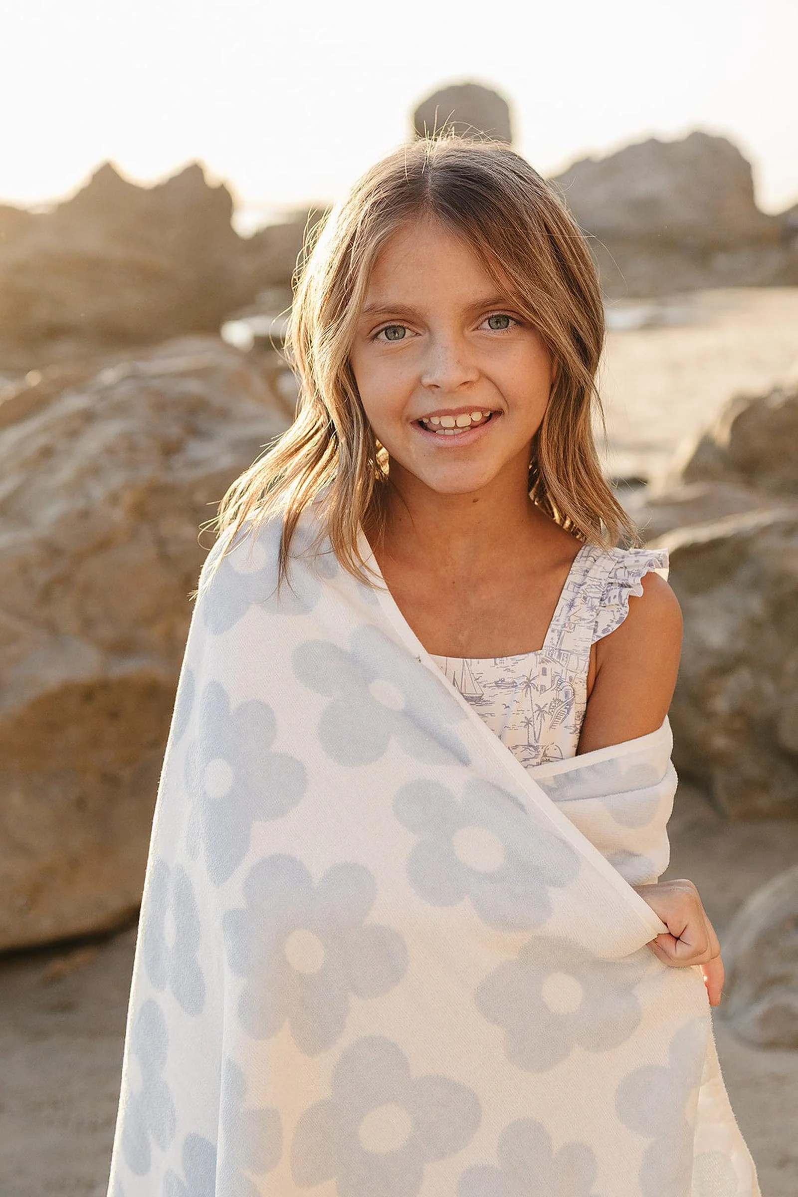 Mebie Baby Coastal Floral Organic Cotton Beach Towel, Light Blue & White - Image 3