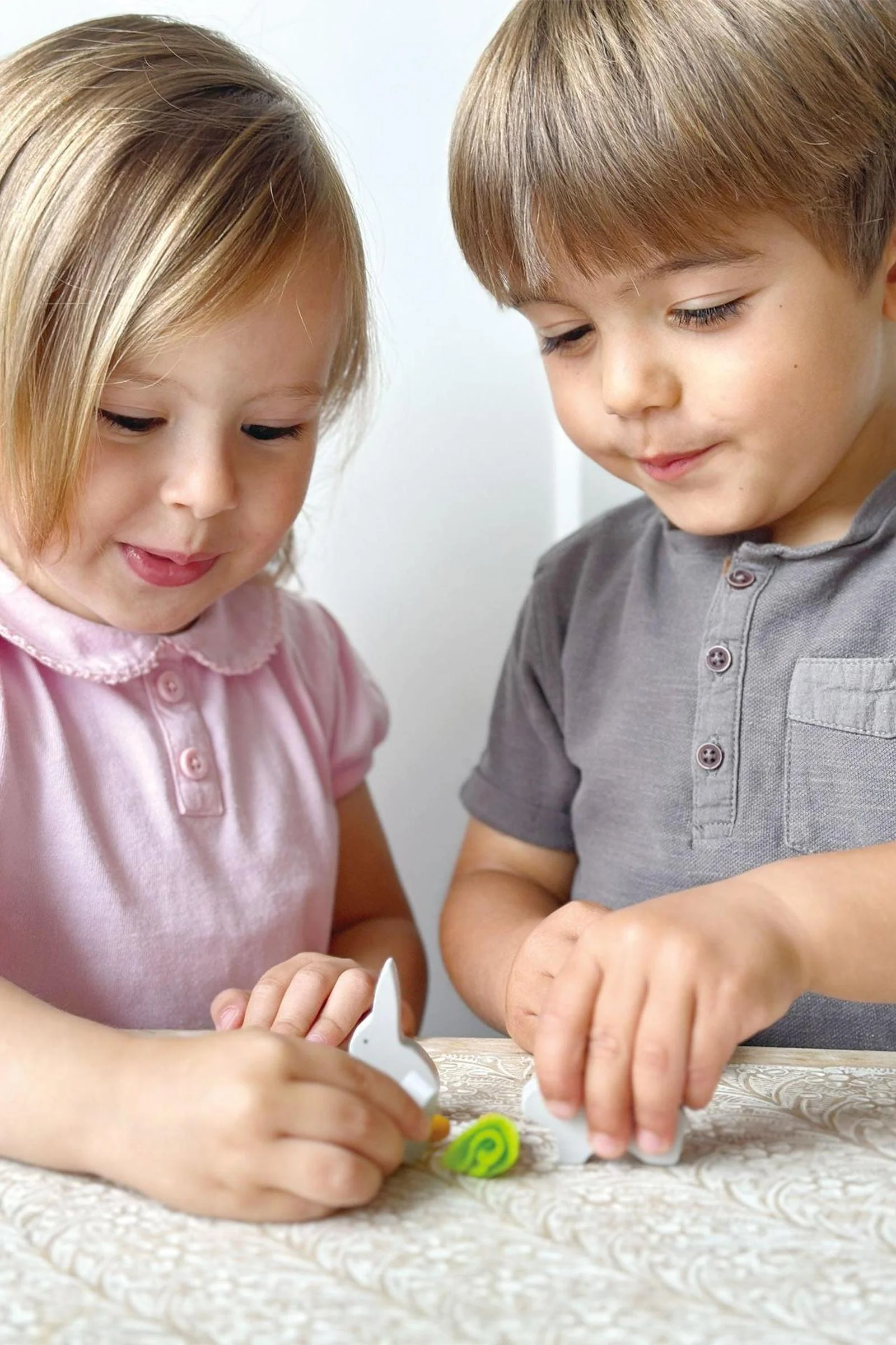 Mentari Wooden Toys, Doll Family And Pets Bundle, Rabbit Hutch, Cat & Dog Kennel, Two Family & Pet Sets - Image 4
