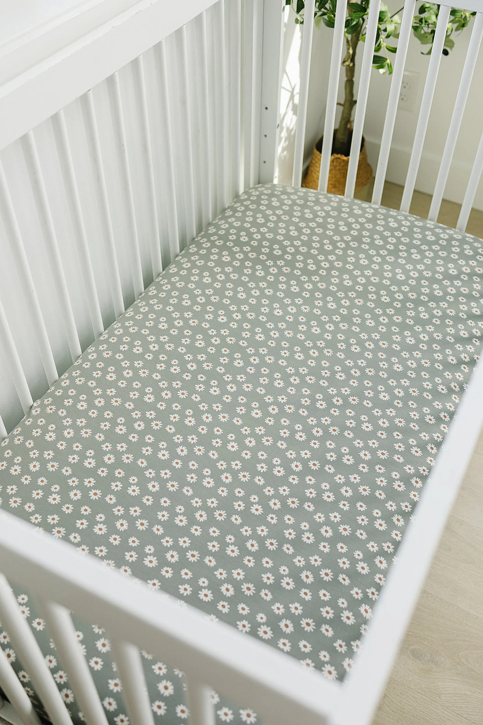 Mebie Baby Light Green Daisy Stretch Crib Sheet, Bamboo, Baby Essentials
