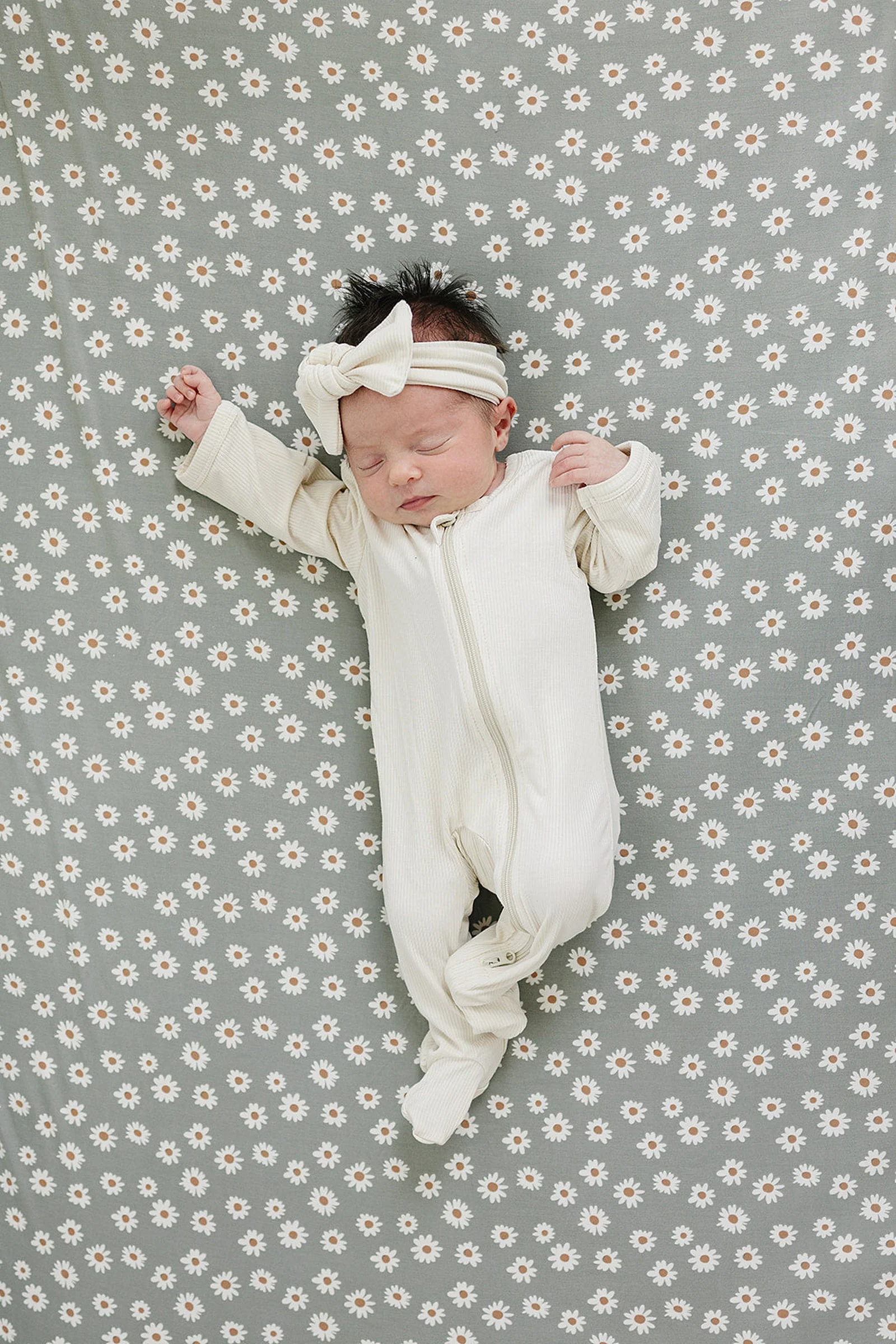 Mebie Baby Light Green Daisy Stretch Crib Sheet, Bamboo, Baby Essentials - Image 3