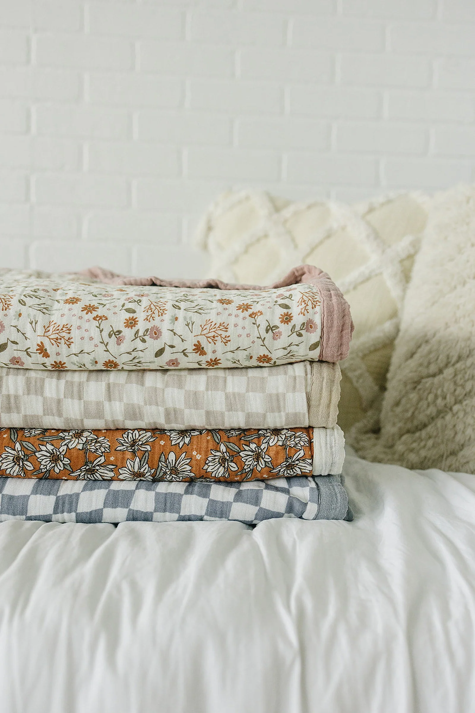 Mebie Baby Magnolia Floral Muslin Twin Quilt, 100% Cotton, Baby Essentials - Image 6