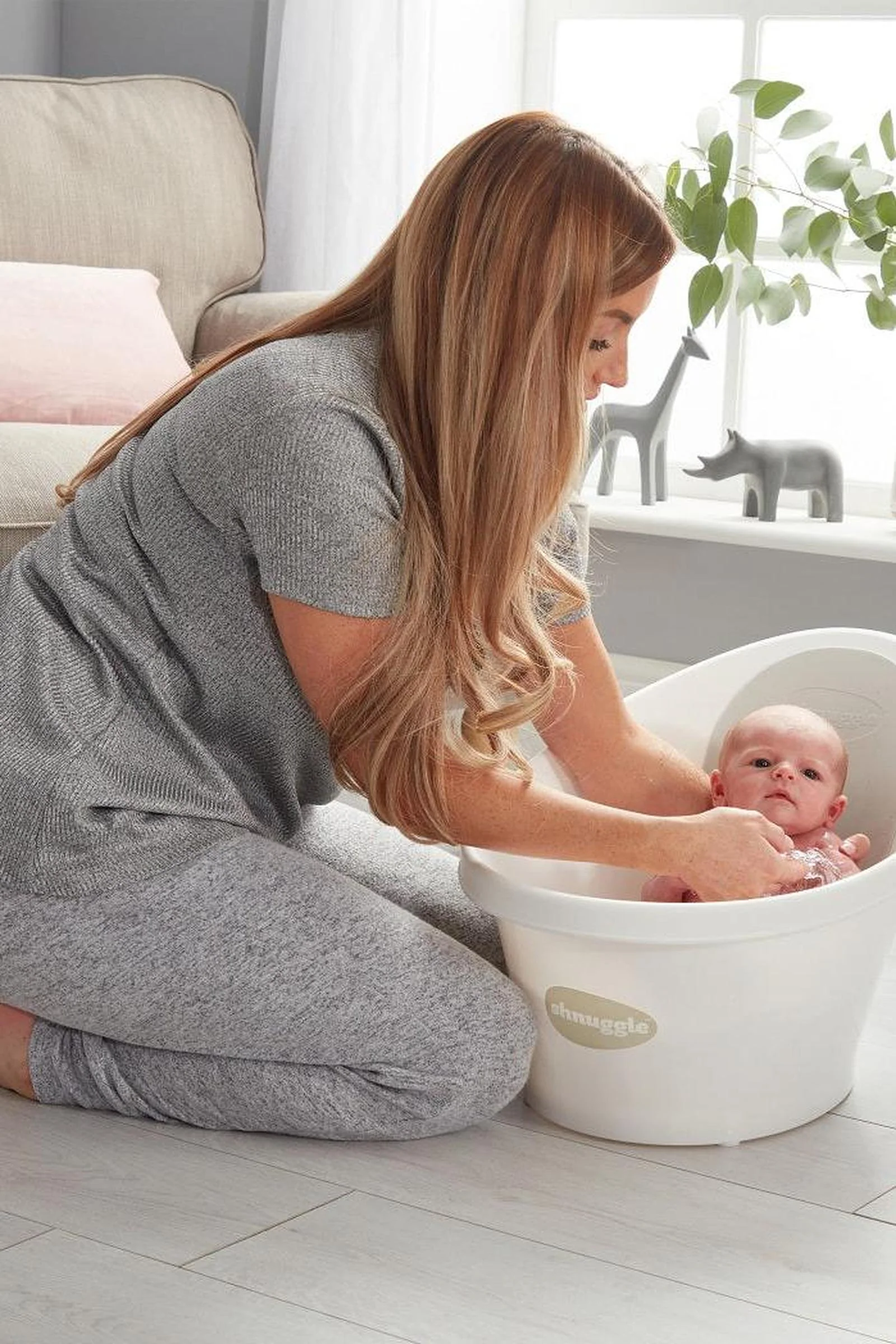 Newborn Bath Essentials Bundle, Baby Bath with Support Bump, Soft Backrest & Rinse Jug - Image 4