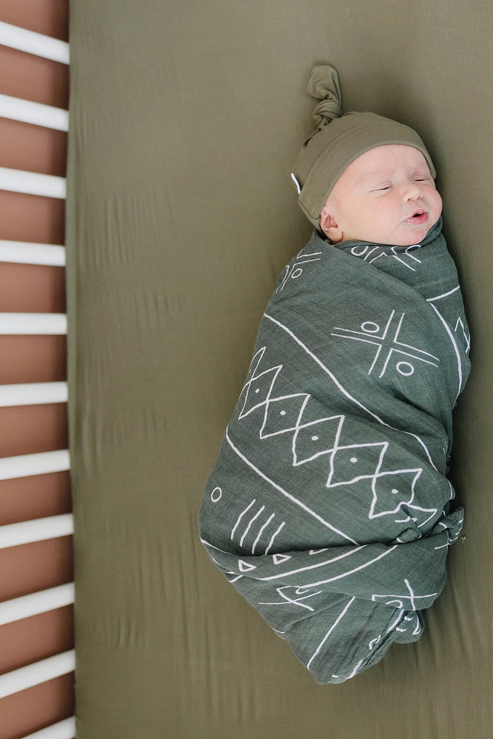 Mebie Baby Olive Stretch Crib Sheet, Bamboo, Baby Essentials - Image 4