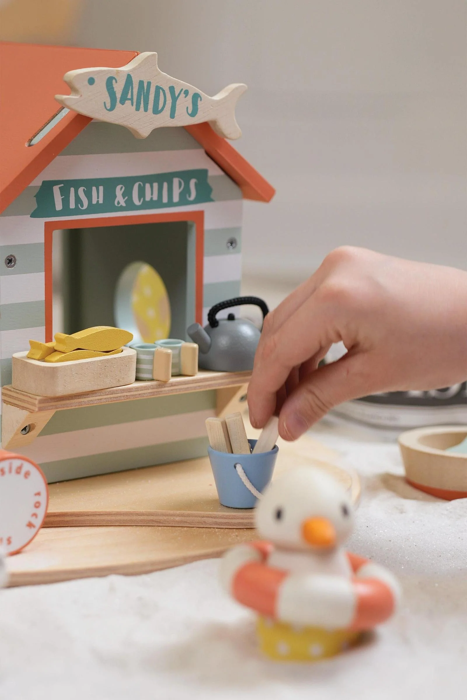 Tender Leaf Wooden Toys, Sandy's Beach Hut - Image 10