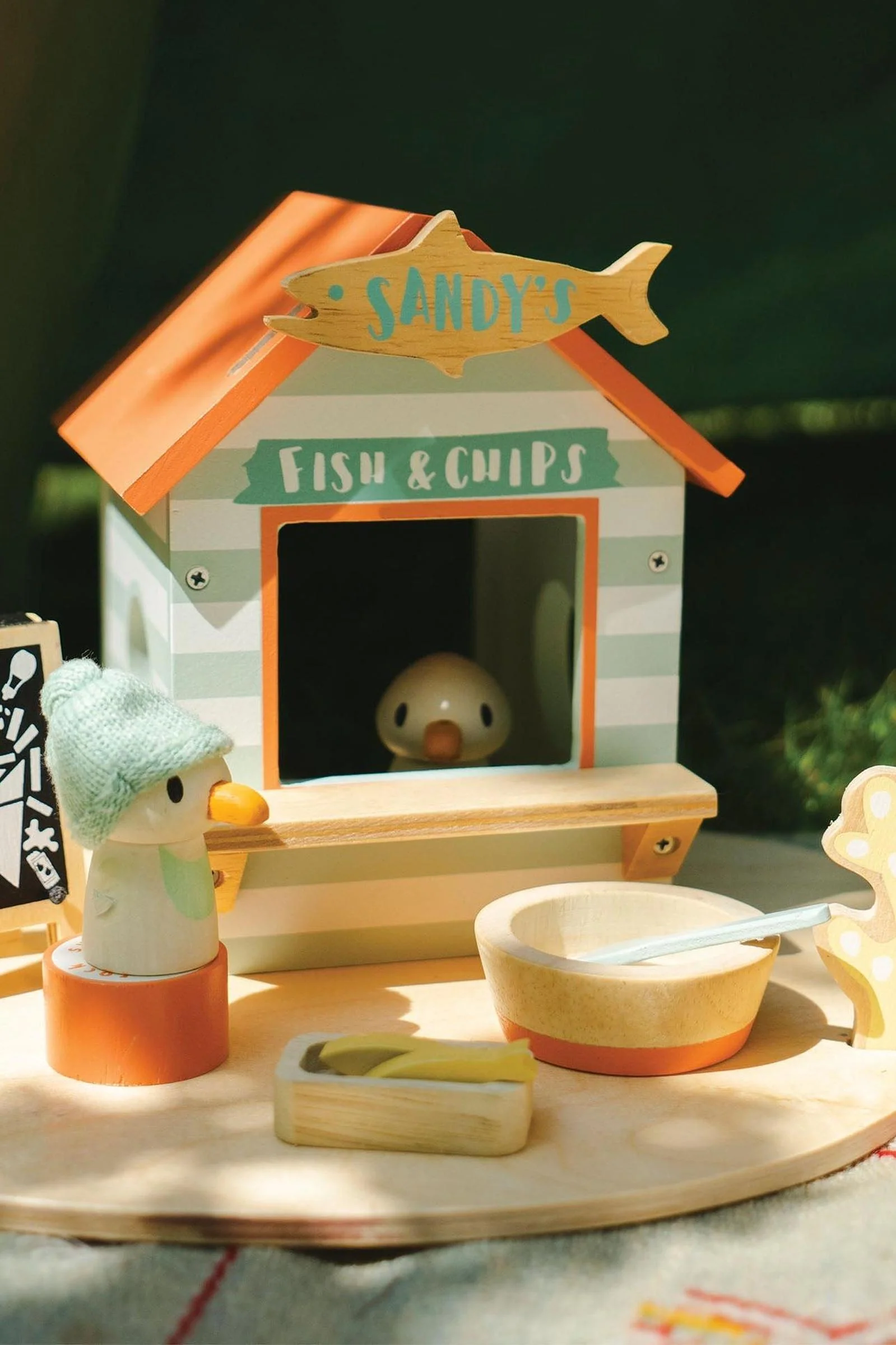 Tender Leaf Wooden Toys, Sandy's Beach Hut - Image 11