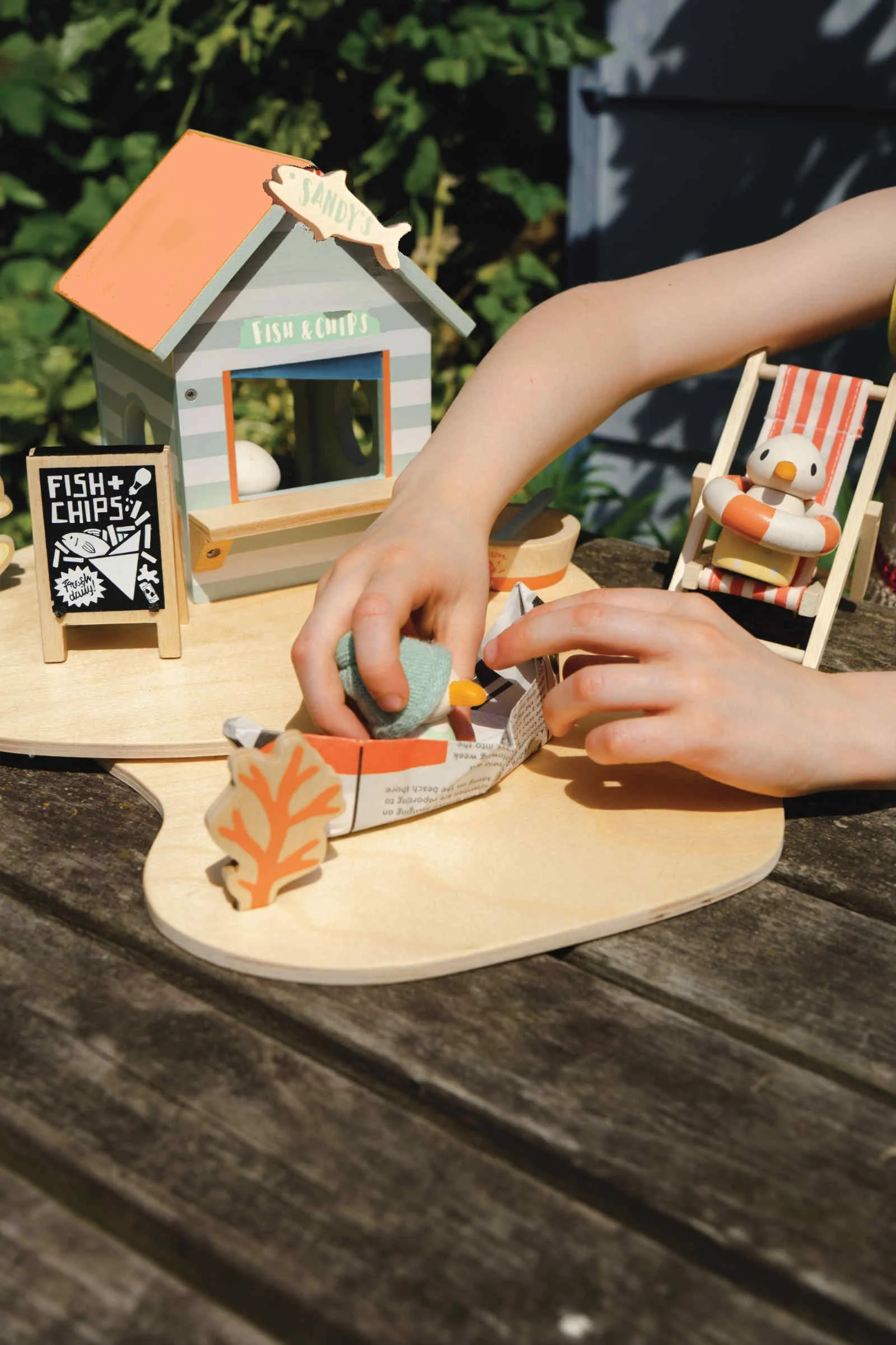 Tender Leaf Wooden Toys, Sandy's Beach Hut - Image 14
