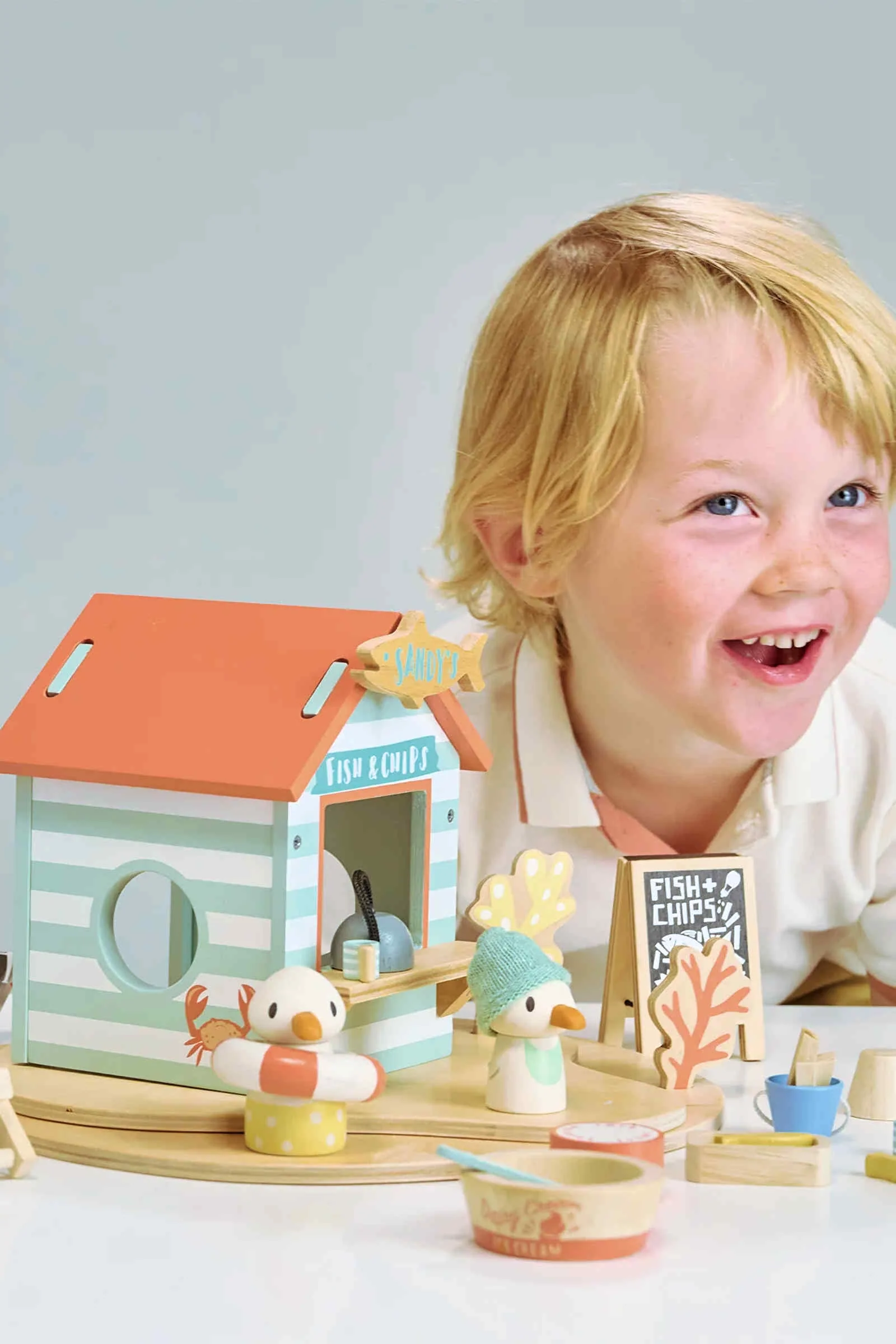Tender Leaf Wooden Toys, Sandy's Beach Hut - Image 2