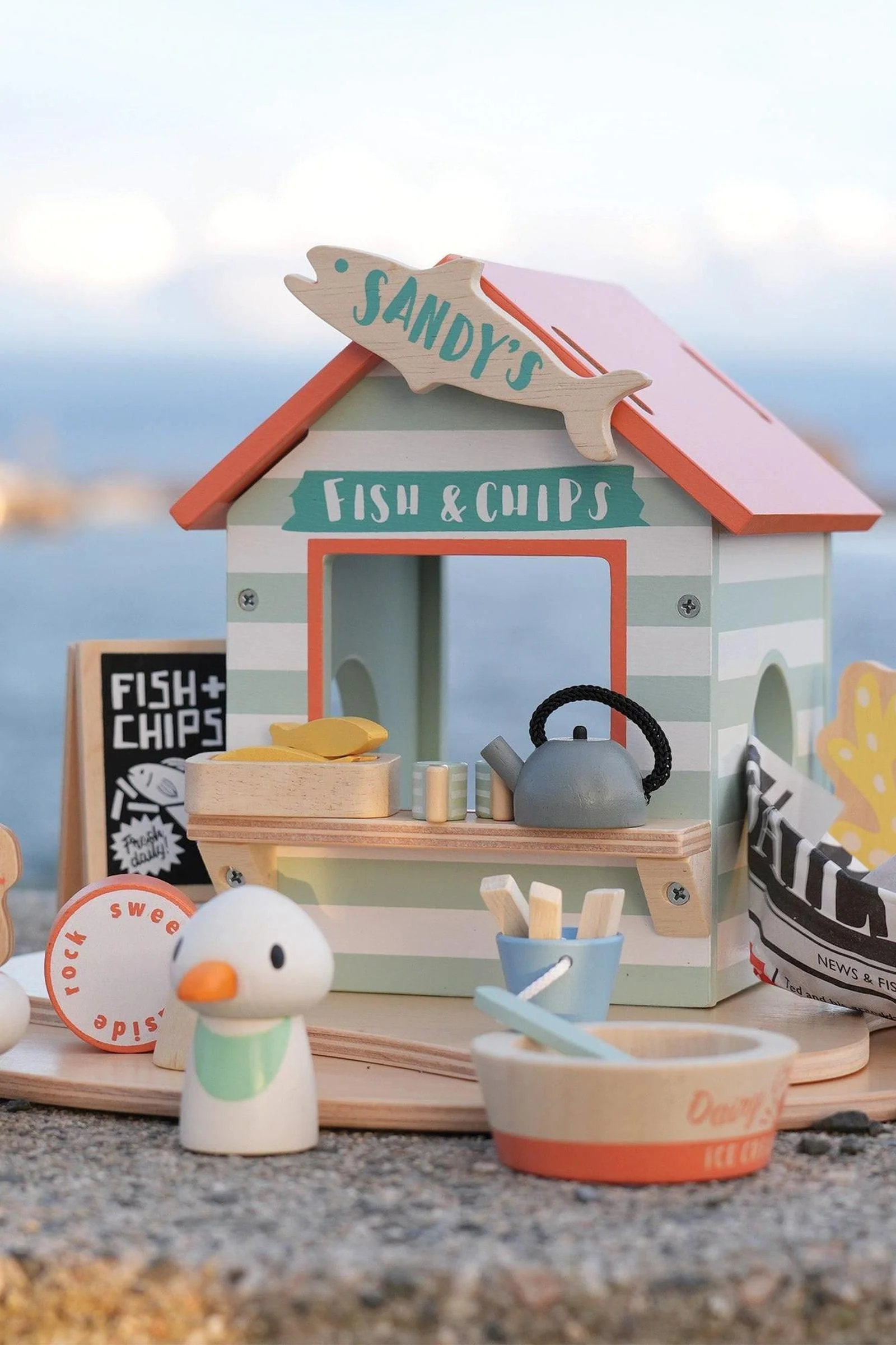 Tender Leaf Wooden Toys, Sandy's Beach Hut - Image 3