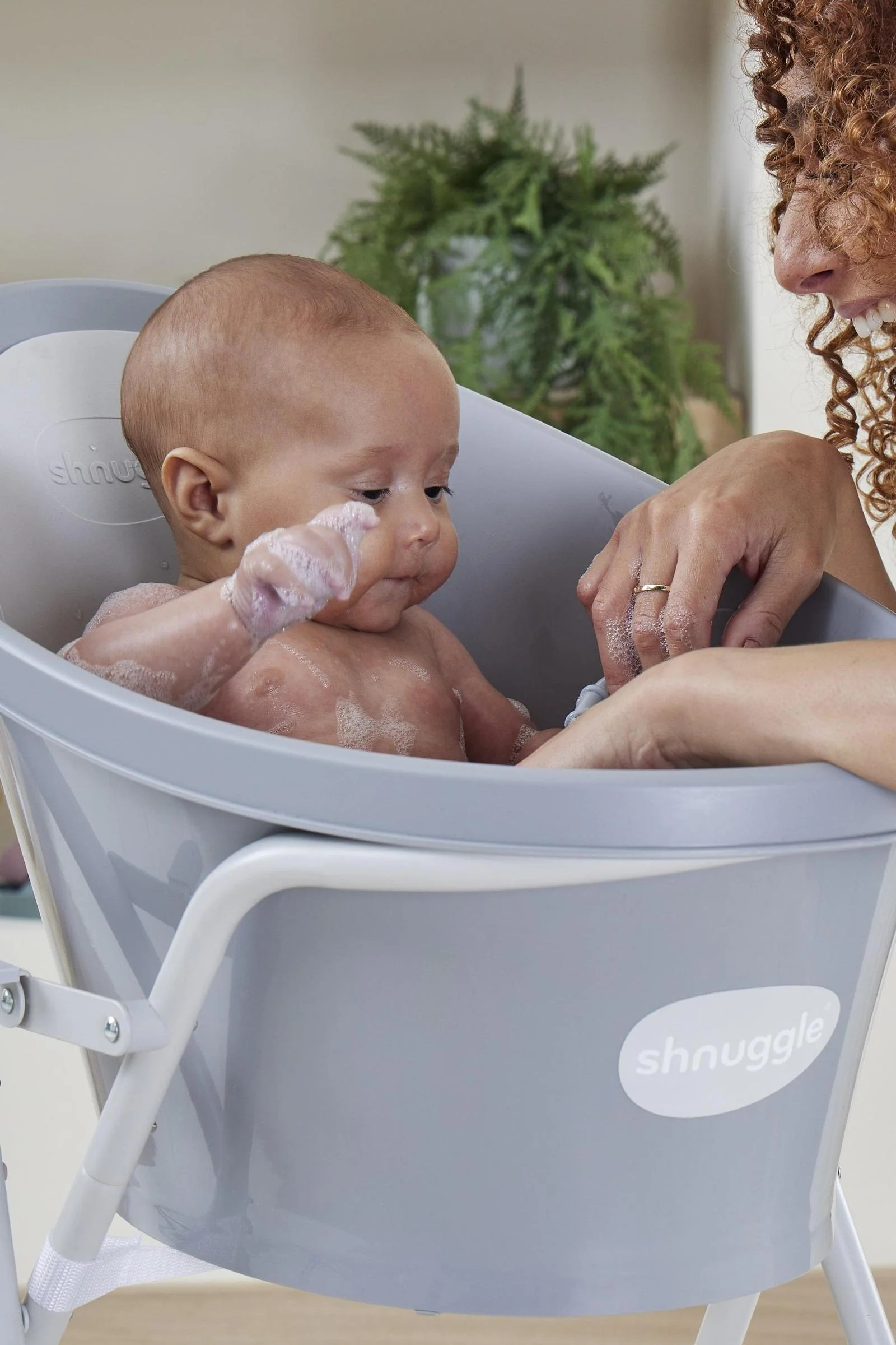 Shnuggle Baby Bath, Newborn baby bath Support with Bum Bump, Compact Bathtub for newborns and babies - Image 9