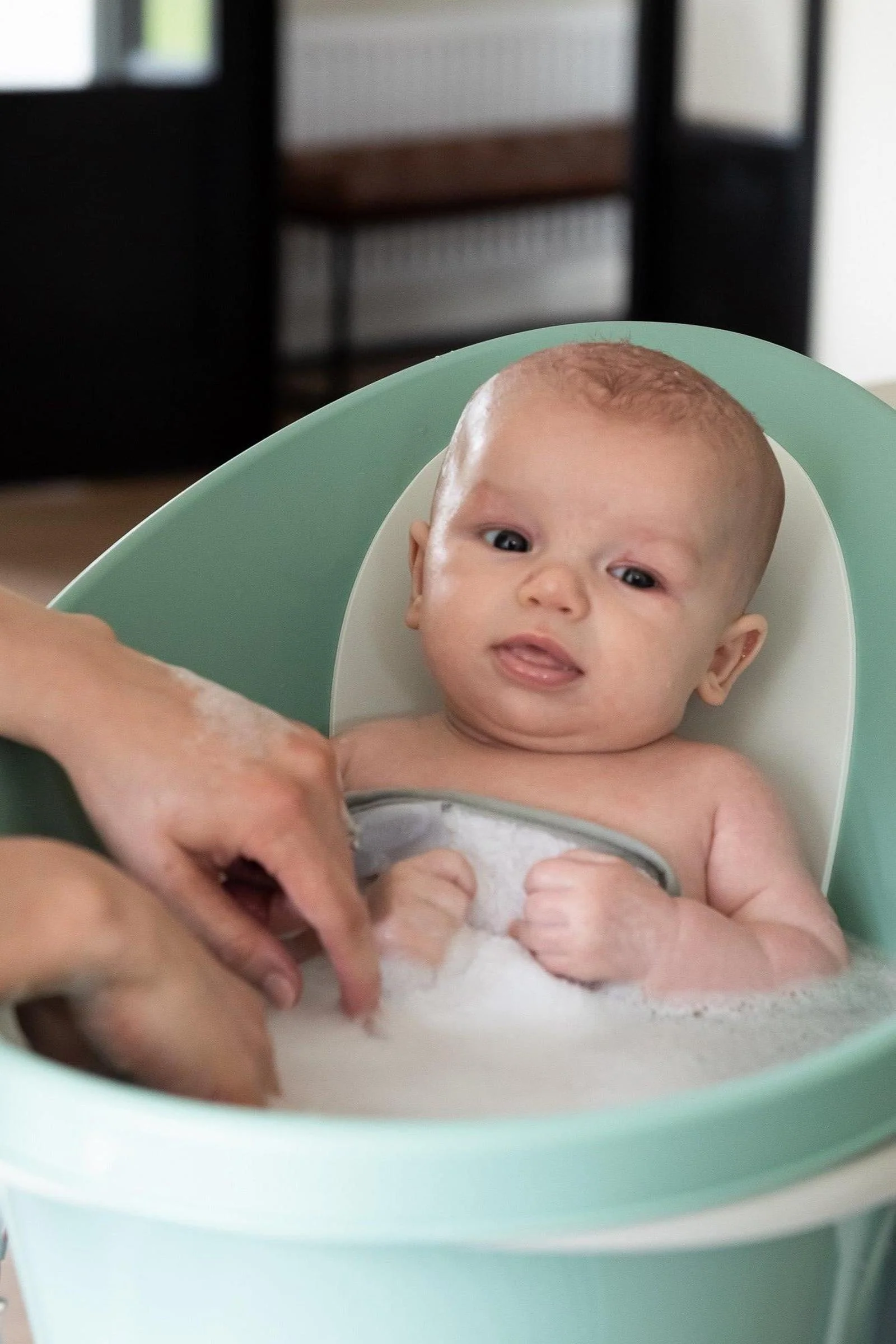 Shnuggle Bathtime Essentials Bundle, Newborn Baby Bath, Rinse Jug, Squishy Changing Mat - Taupe - Image 15