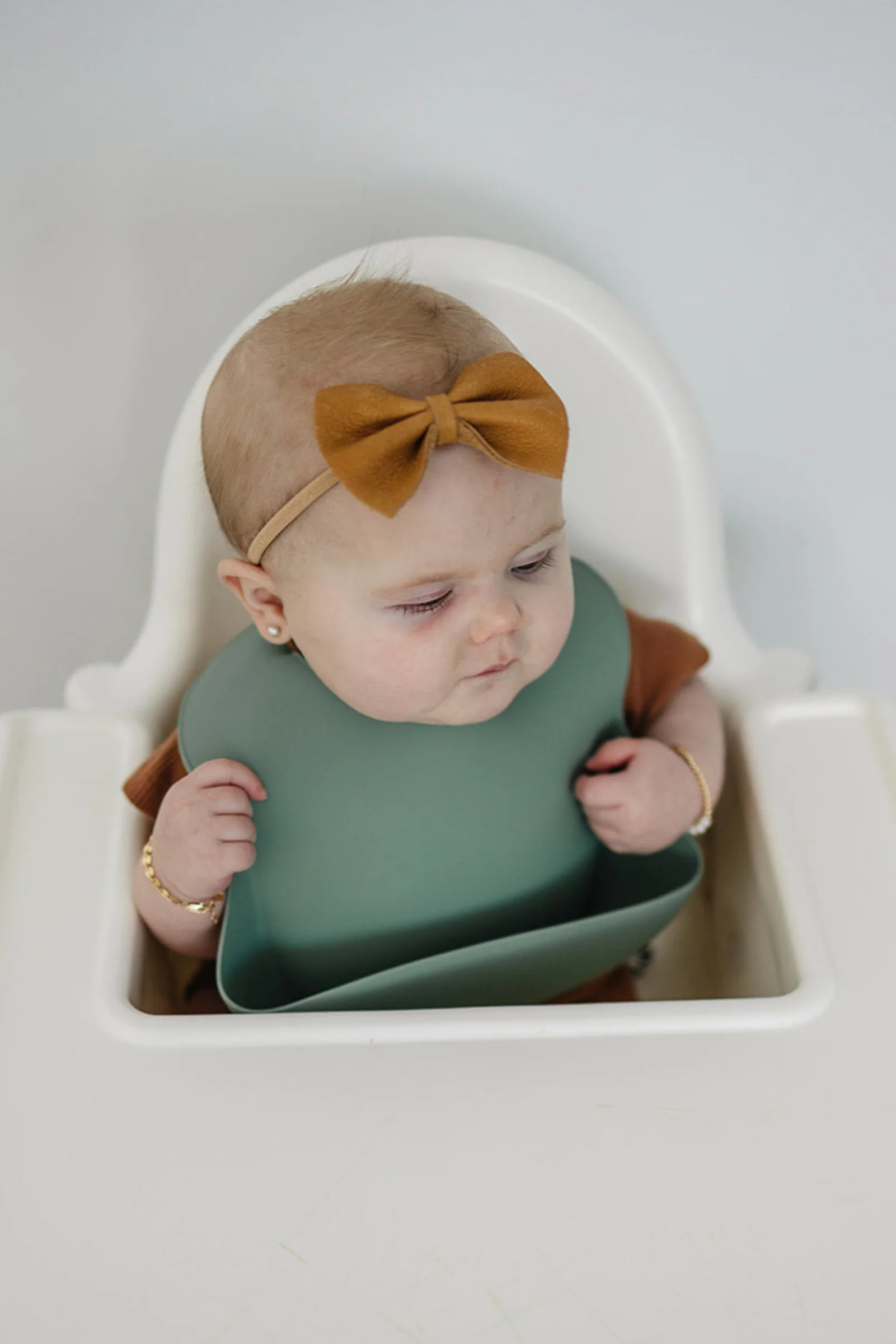 Mebie Baby Silicone Bib, Adjustable Fit, BPA Free, Baby Essentials - Image 4