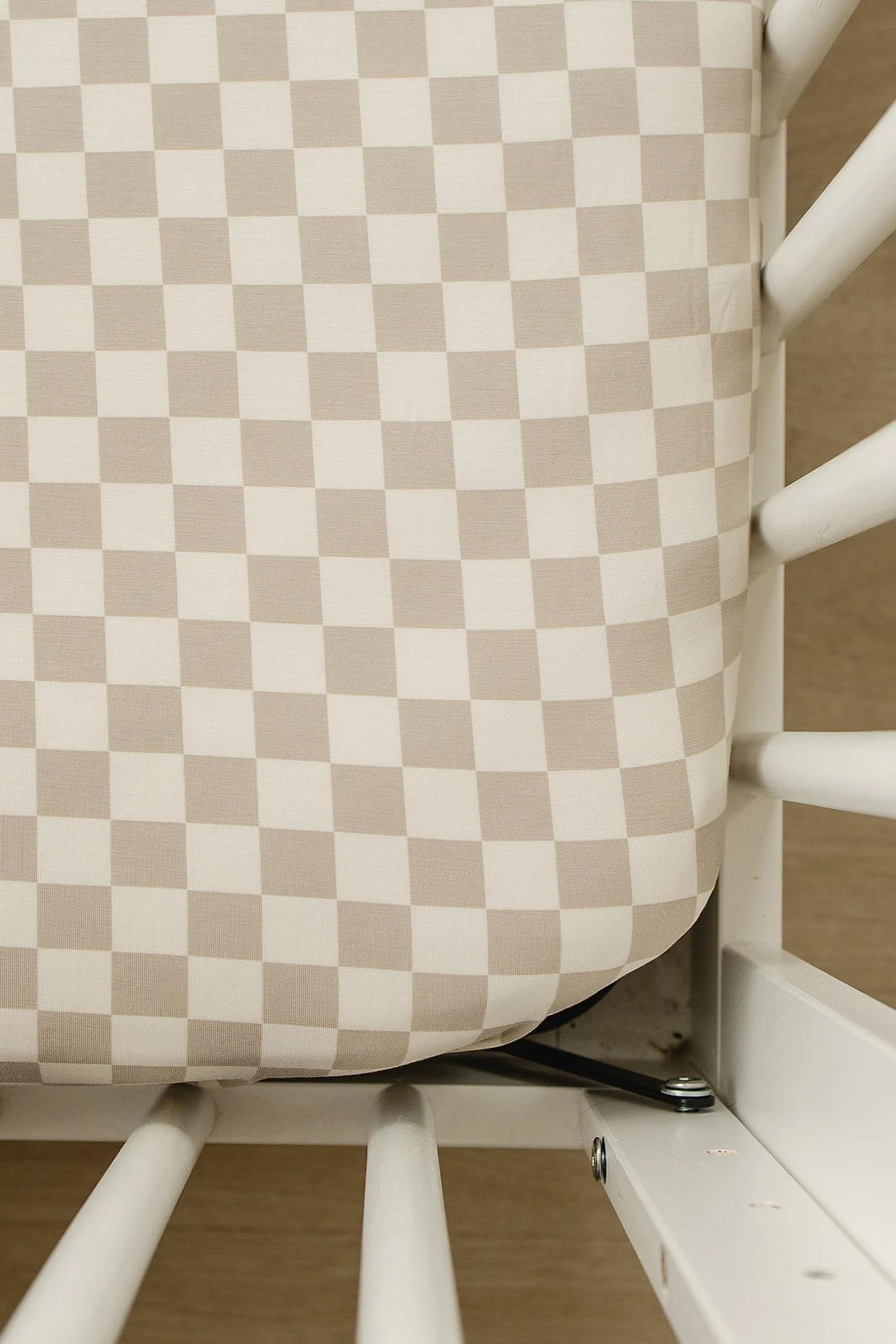 Mebie Baby Taupe Checkered Stretch Crib Sheet, Bamboo, Baby Essentials - Image 2