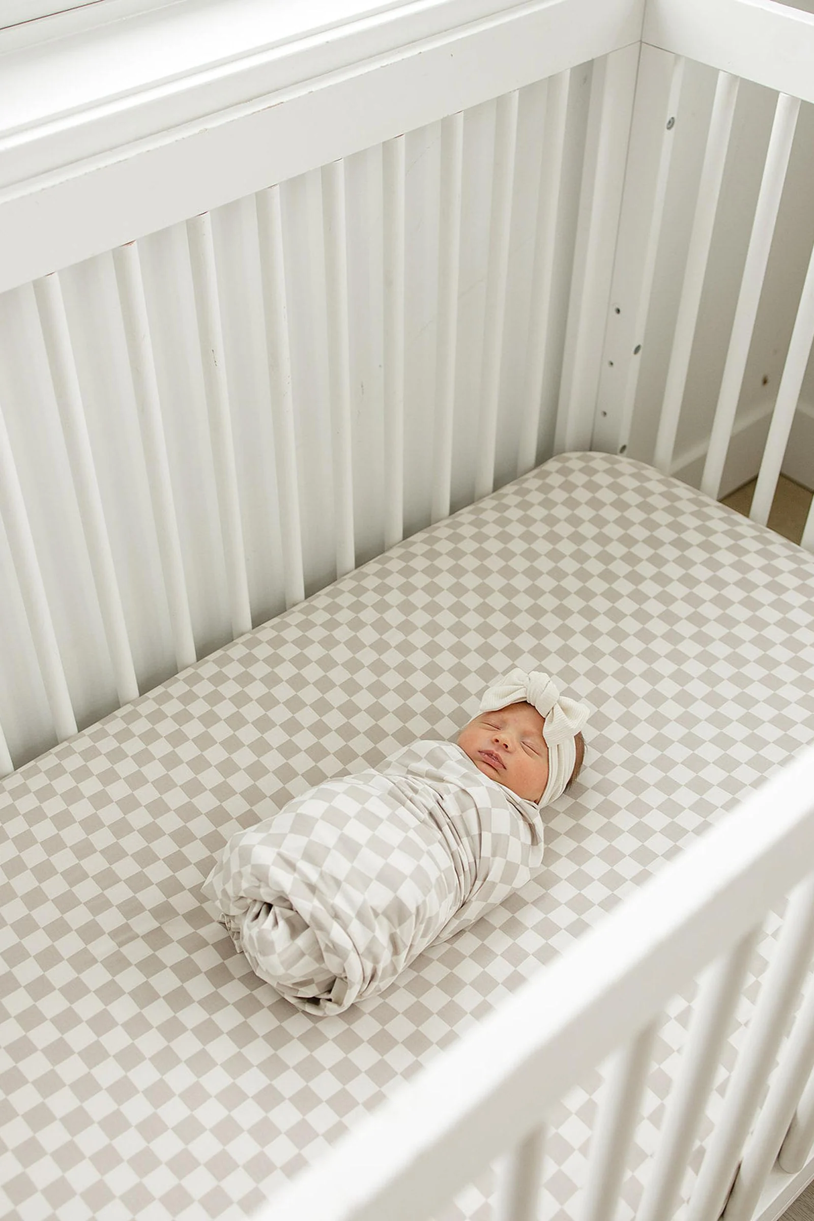 Mebie Baby Taupe Checkered Stretch Crib Sheet, Bamboo, Baby Essentials - Image 3