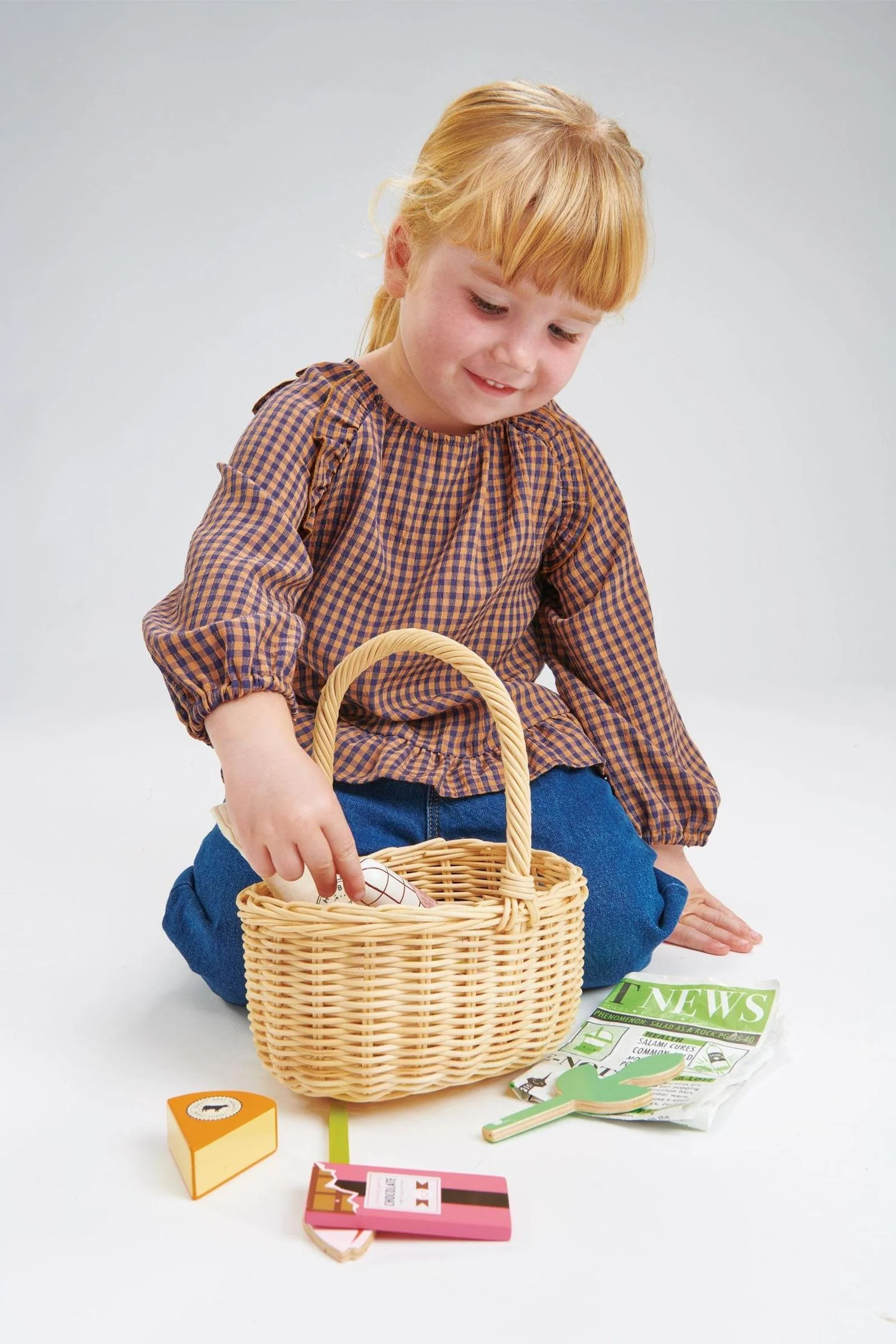Tender Leaf Wooden Toys, Wicker Shopping Basket - Image 6