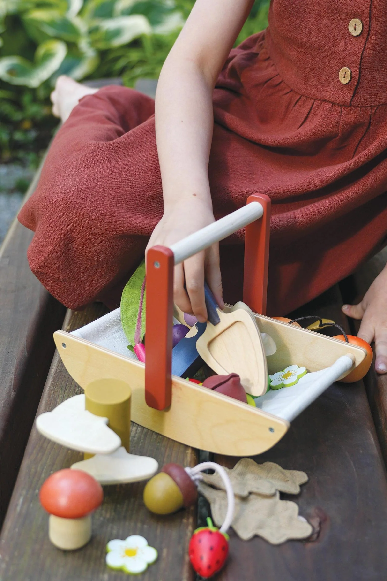 Tender Leaf Wooden Toys, Wild Wood Foraging Trug - Image 6