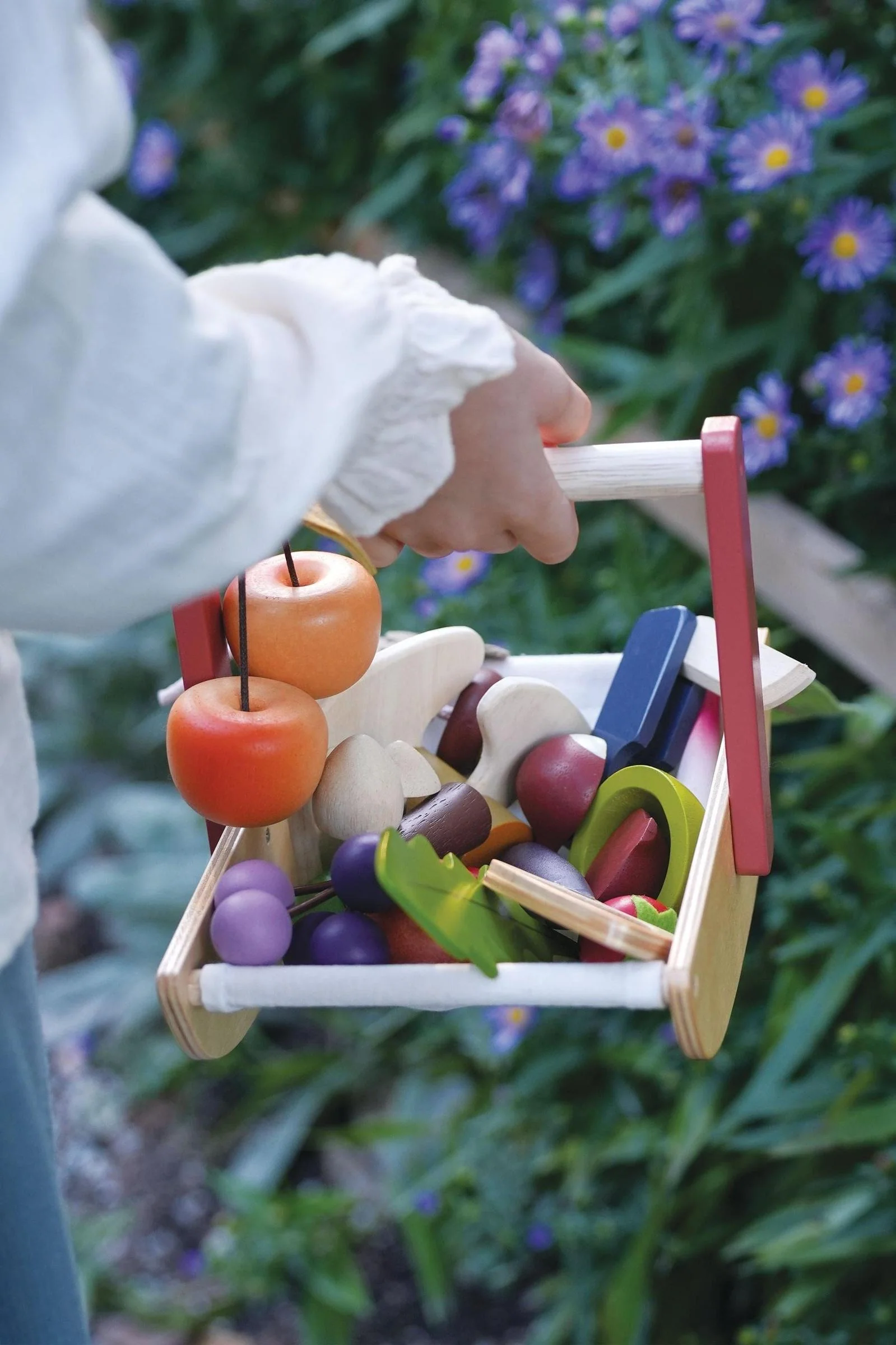 Tender Leaf Wooden Toys, Wild Wood Foraging Trug - Image 8